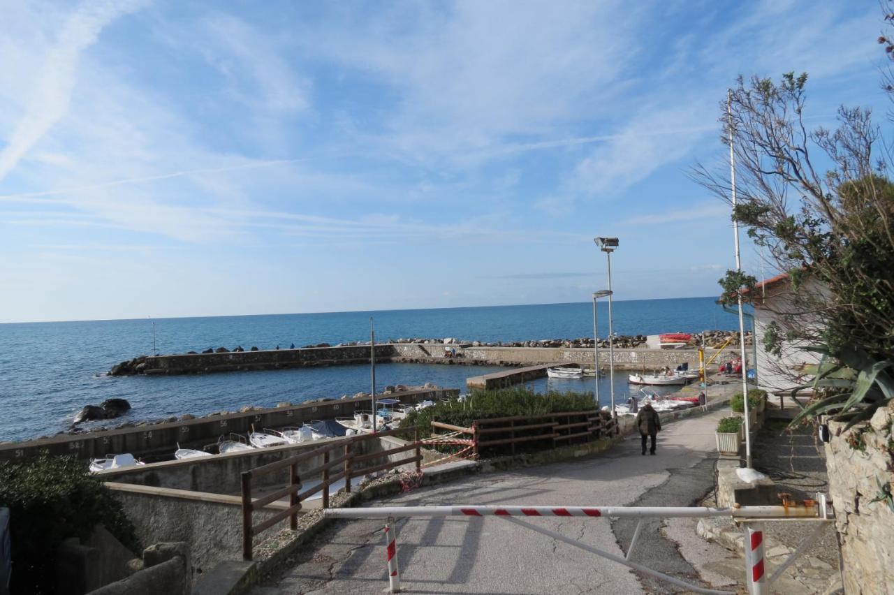 Bellavista Beachfront Apartments Quercianella Ngoại thất bức ảnh